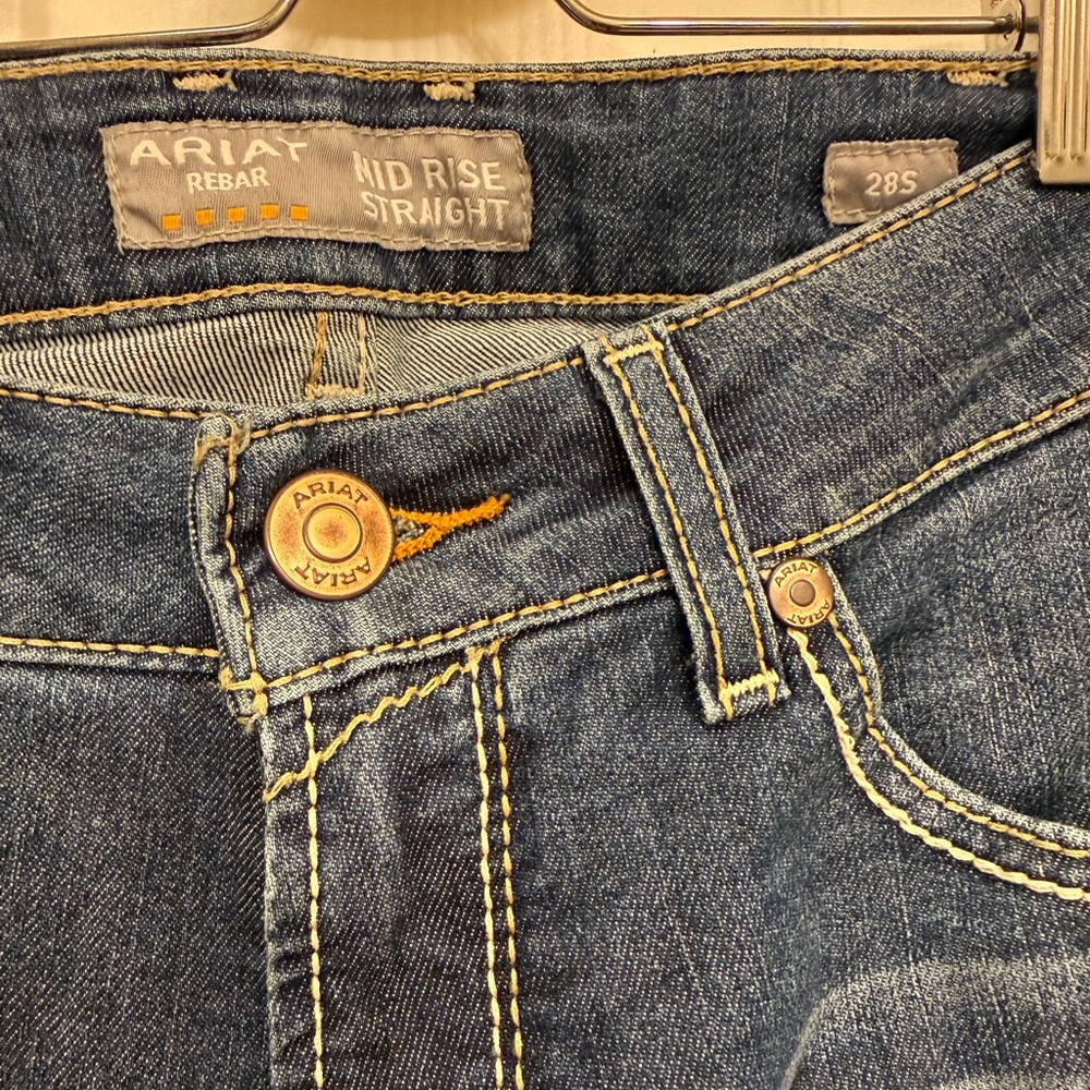 Ariat Mid Rise Straight Blue Jeans NWOT - Picture 4 of 7